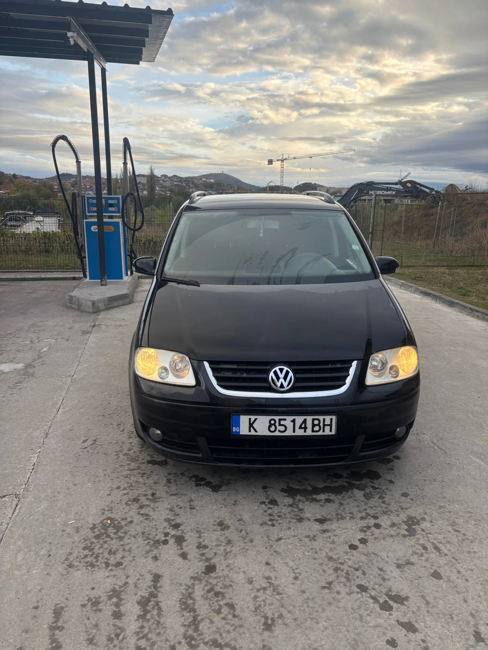 VW Touran 1.9 TDI, снимка 2 - Автомобили и джипове - 56725873