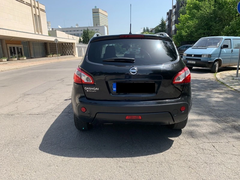 Nissan Qashqai 2.0i 4WD, снимка 4 - Автомобили и джипове - 47233710