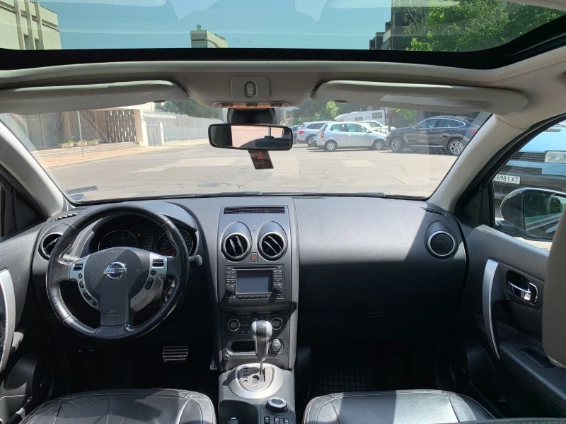 Nissan Qashqai 2.0i 4WD, снимка 13 - Автомобили и джипове - 47381061