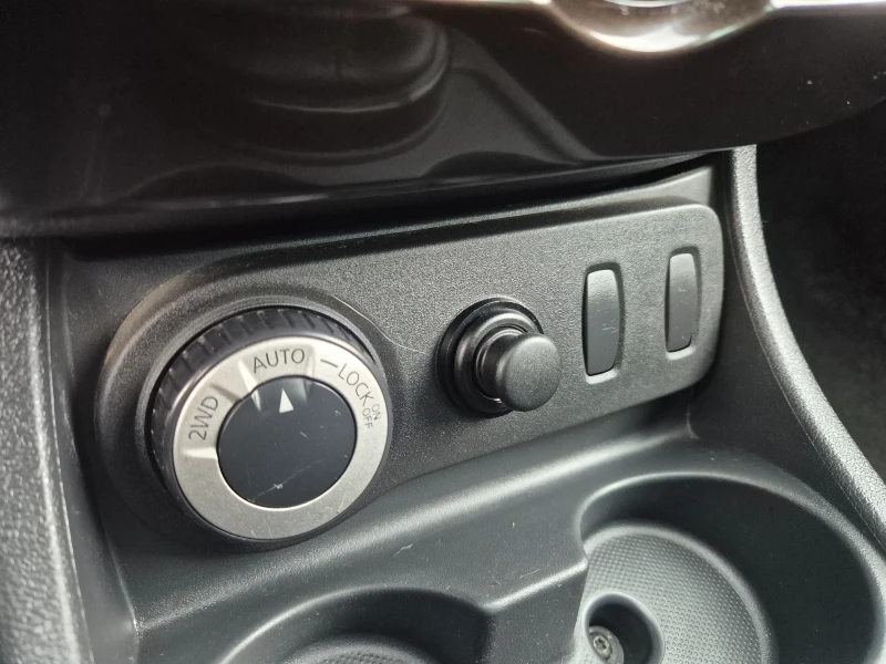 Dacia Duster 1.6 4x4, снимка 13 - Автомобили и джипове - 52655856