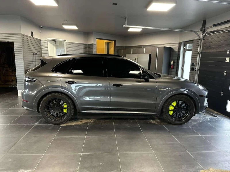 Porsche Cayenne Turbo S E-Hybrid CARFAX, снимка 3 - Автомобили и джипове - 53561658
