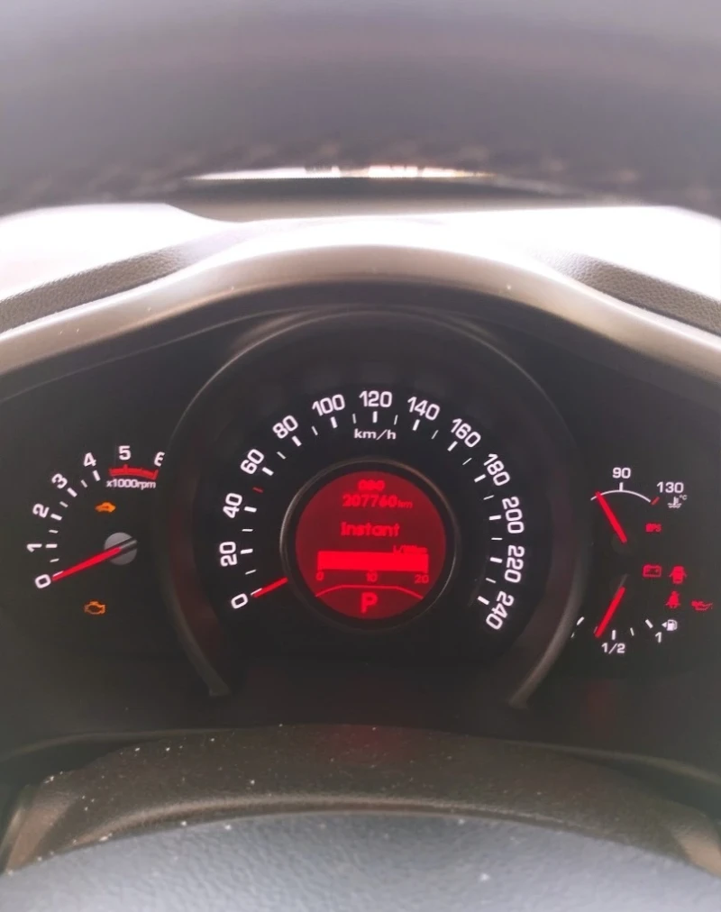 Kia Sportage 2.0 CRDI AWD, снимка 9 - Автомобили и джипове - 53597063