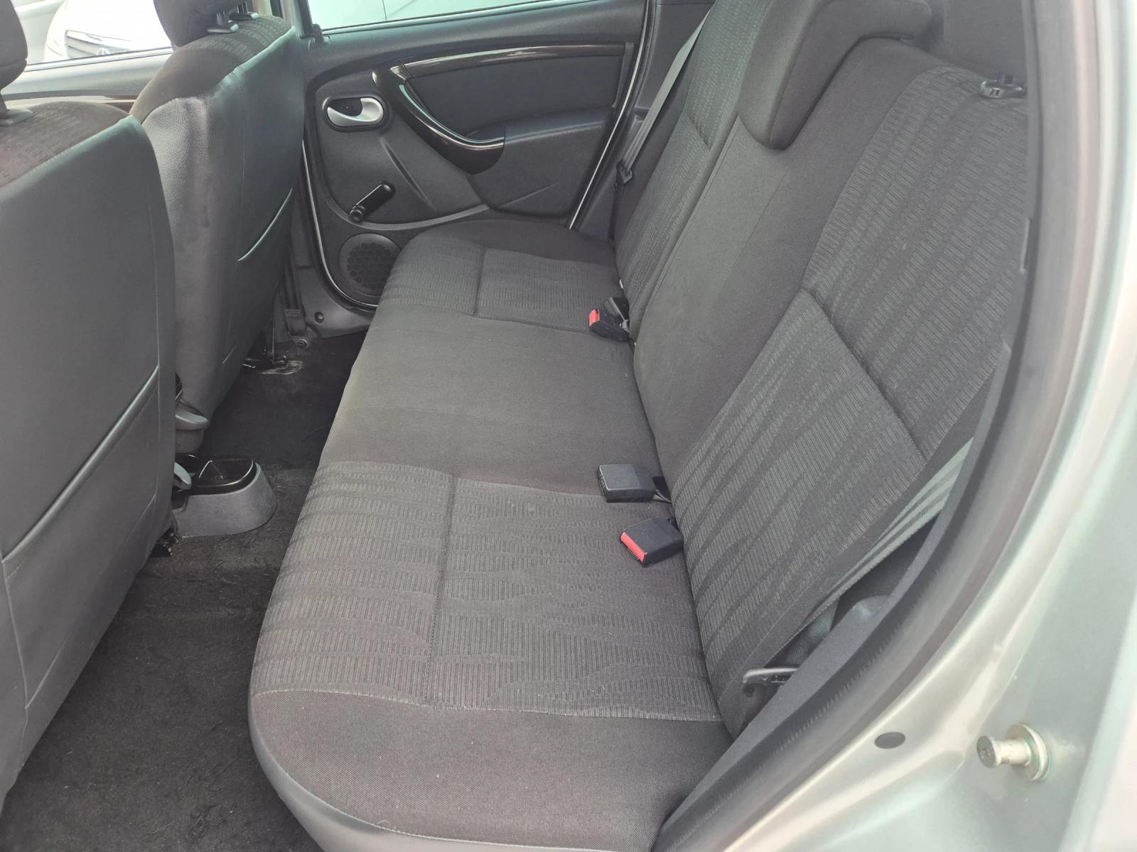 Dacia Duster 1.6 4x4 - изображение 7