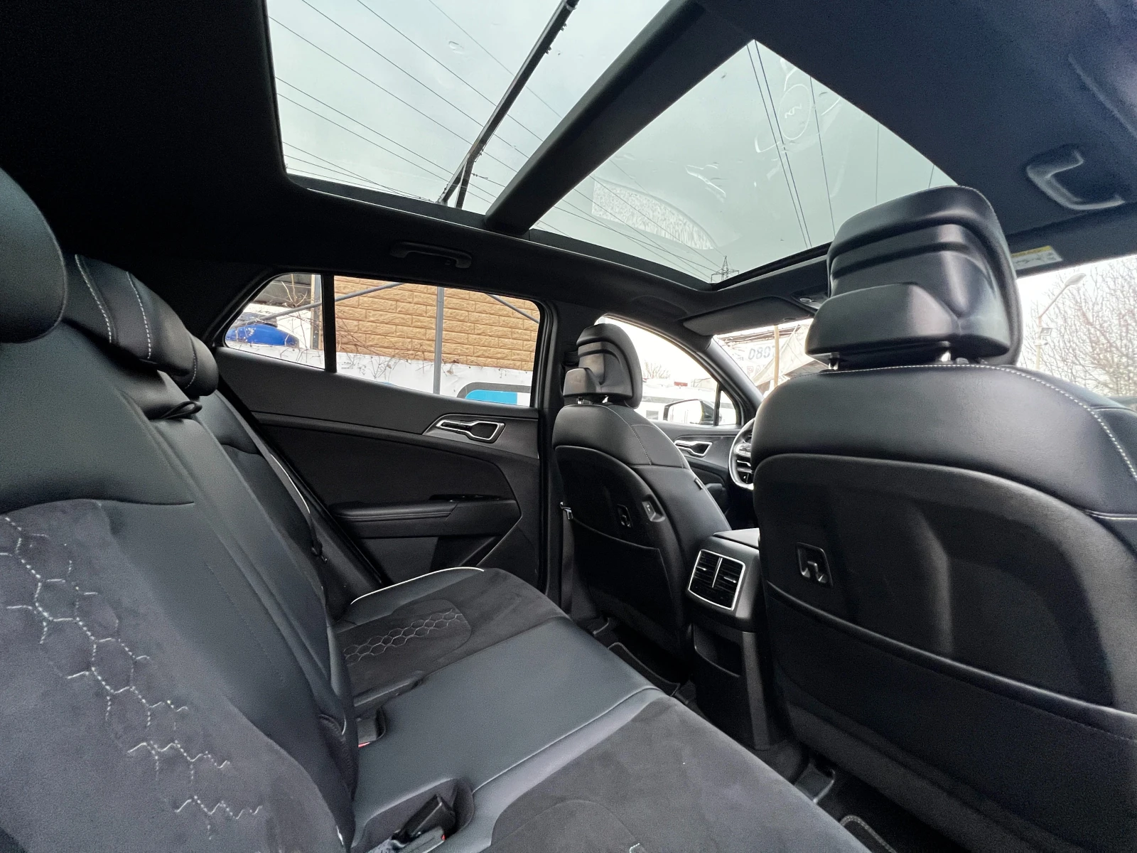 Kia Sportage GT-LINE AUT/4X4/CAR PLAY/MATRIX/ПАНОРАМА/АЛКАНТАРА - изображение 10