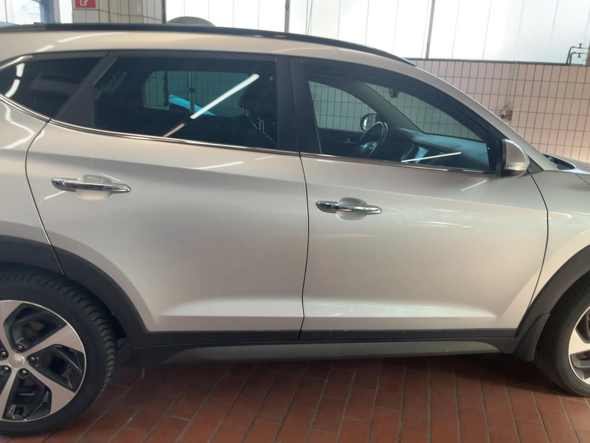 Hyundai Tucson Premium 4x4, снимка 4 - Автомобили и джипове - 54297002