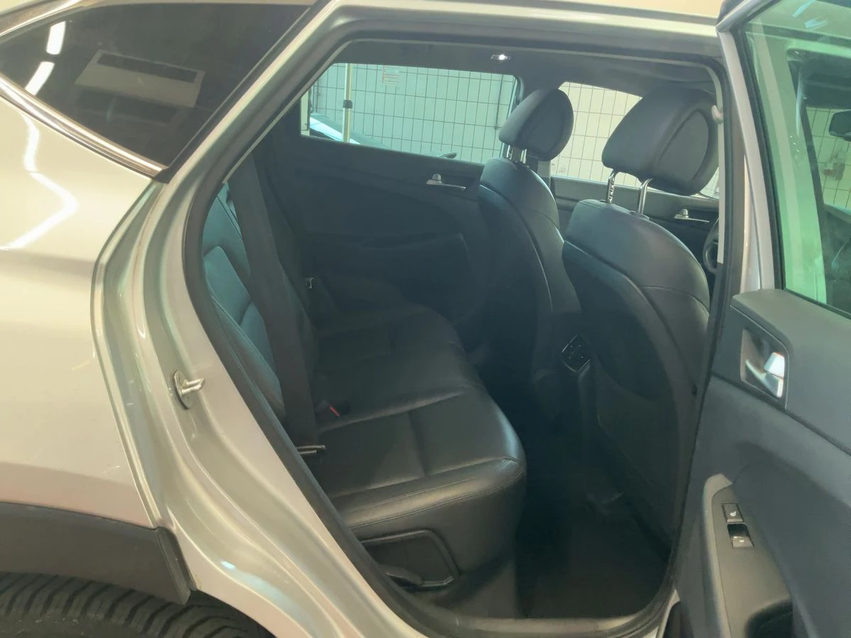 Hyundai Tucson Premium 4x4, снимка 8 - Автомобили и джипове - 54297002