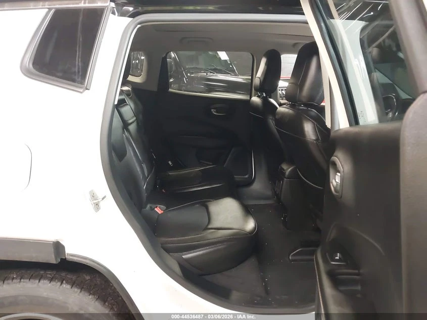Jeep Compass 2.4l Latitude 4X4, снимка 8 - Автомобили и джипове - 54368247
