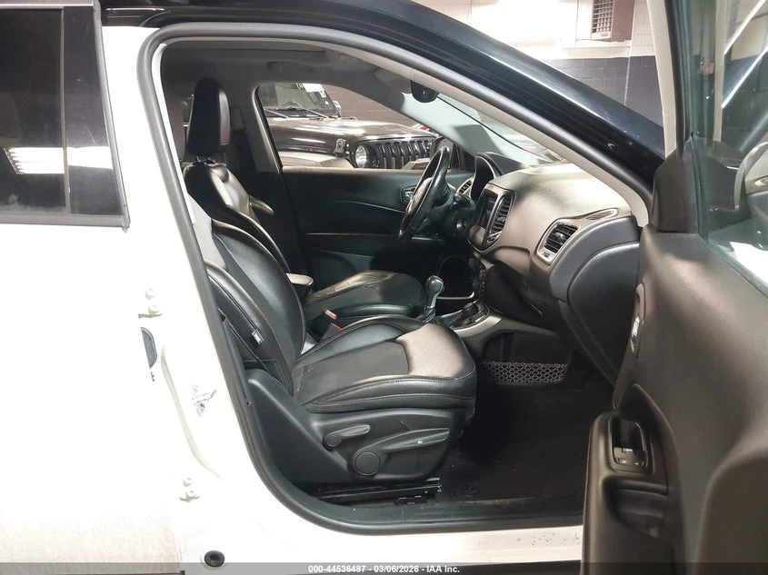 Jeep Compass 2.4l Latitude 4X4, снимка 5 - Автомобили и джипове - 54368247