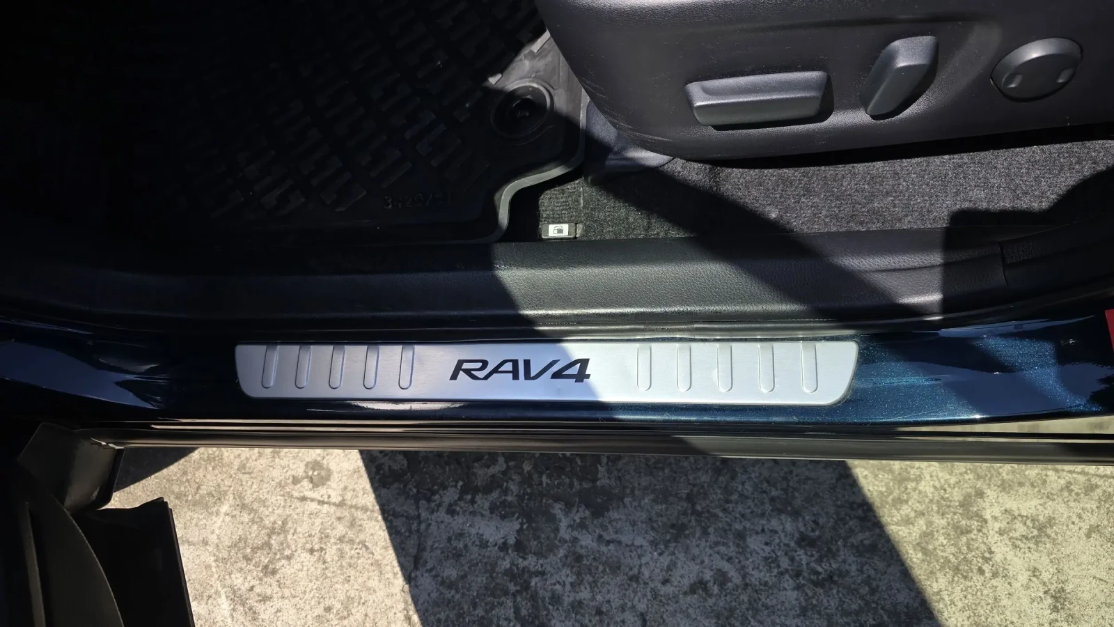 Toyota Rav4 2.5 vvti Hybrid ! Лизинг!, снимка 13 - Автомобили и джипове - 54491465