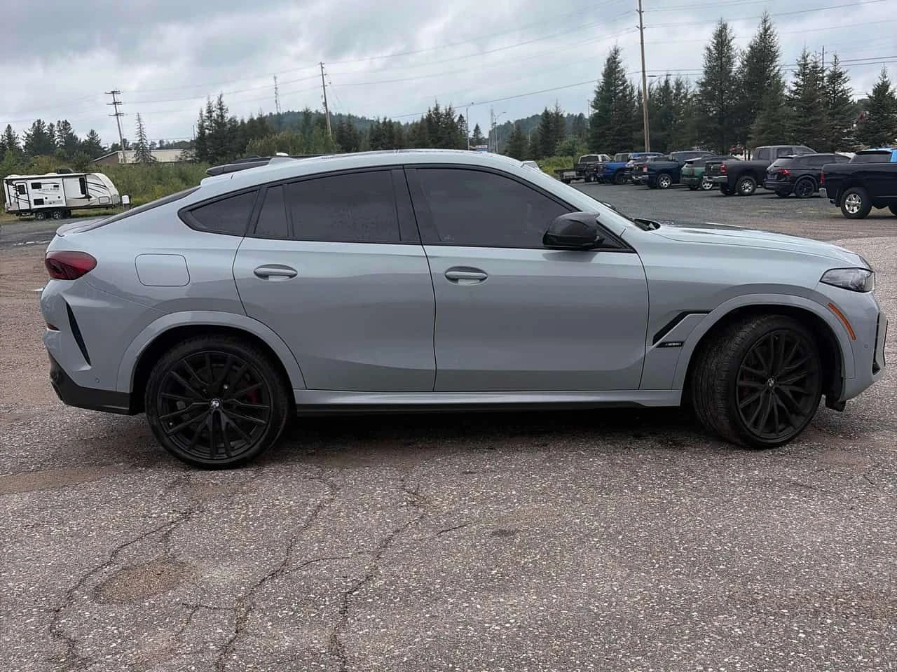 BMW X6 * M60i xDrive * АВТОКРЕДИТ БЕЗ ПЪРВОНАЧАЛНА ВНОСКА, снимка 3 - Автомобили и джипове - 55572805