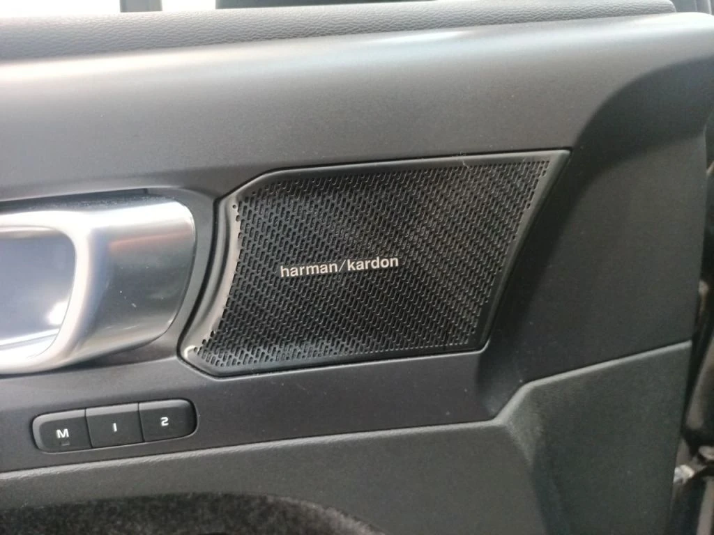 Volvo XC40 T4 Recharge Geartronic R-Design Pano Harman/Kardon, снимка 16 - Автомобили и джипове - 56205837