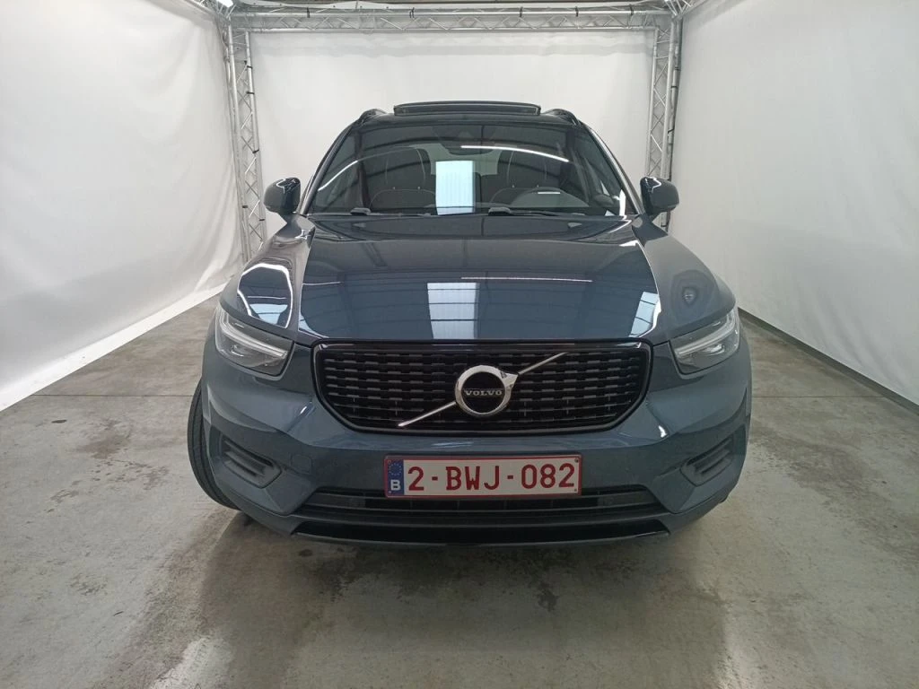Volvo XC40 T4 Recharge Geartronic R-Design Pano Harman/Kardon, снимка 2 - Автомобили и джипове - 56205837