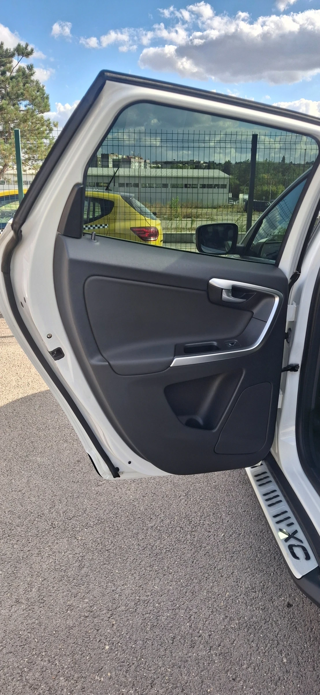 Volvo XC60, снимка 8 - Автомобили и джипове - 56330965