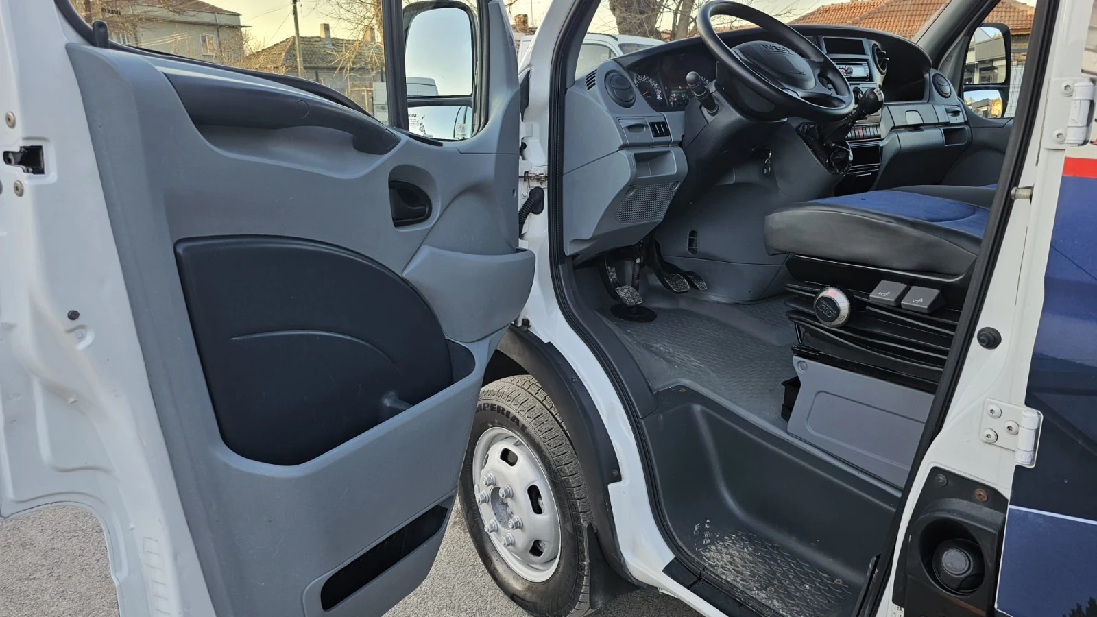 Iveco Daily 35C15 3.0D 6SP SL-КЛИМАТИК-410 МЕЖДУОСИЕ-ЛИЗИНГ - изображение 7