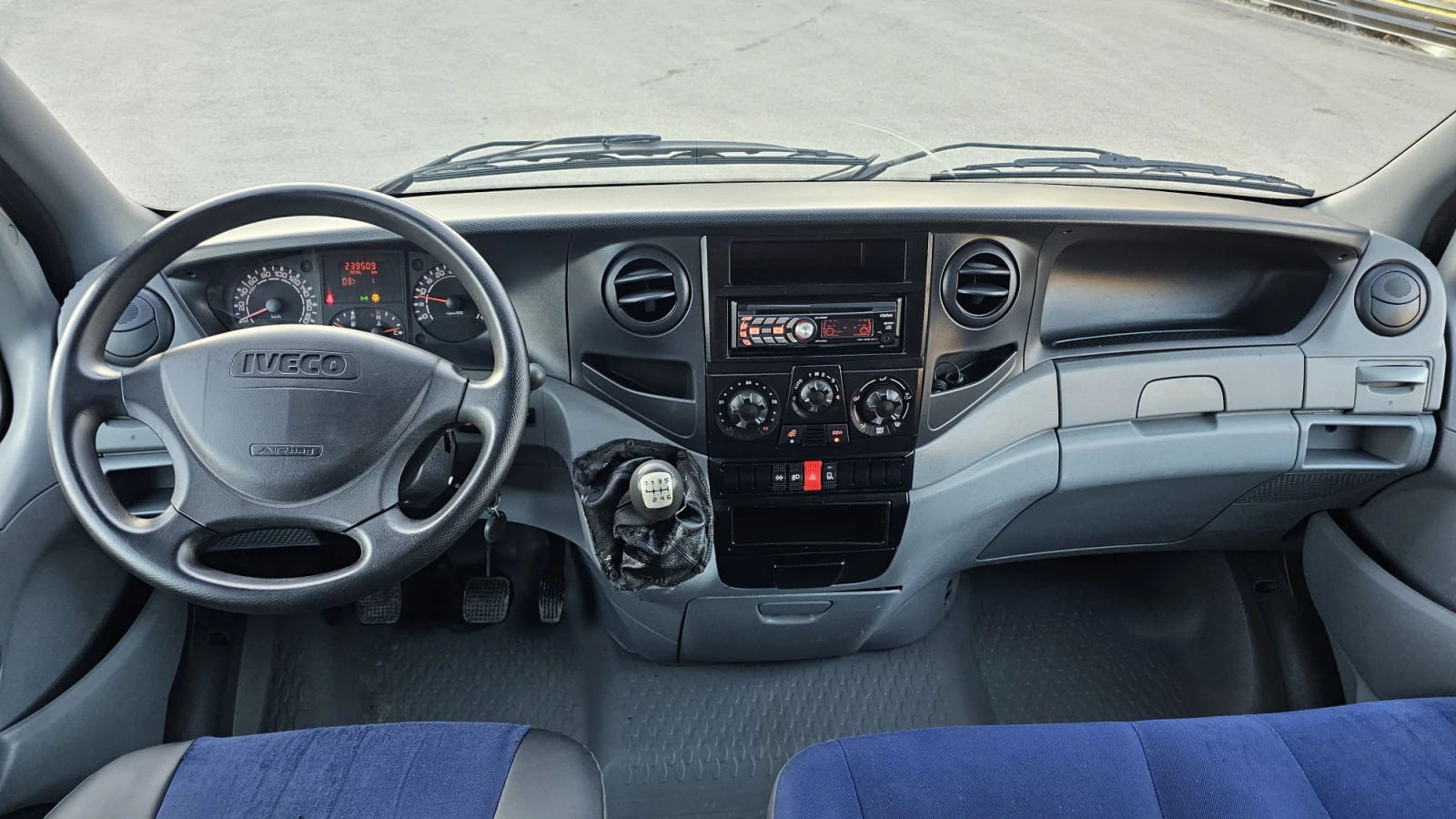 Iveco Daily 35C15 3.0D 6SP SL-КЛИМАТИК-410 МЕЖДУОСИЕ-ЛИЗИНГ - изображение 9