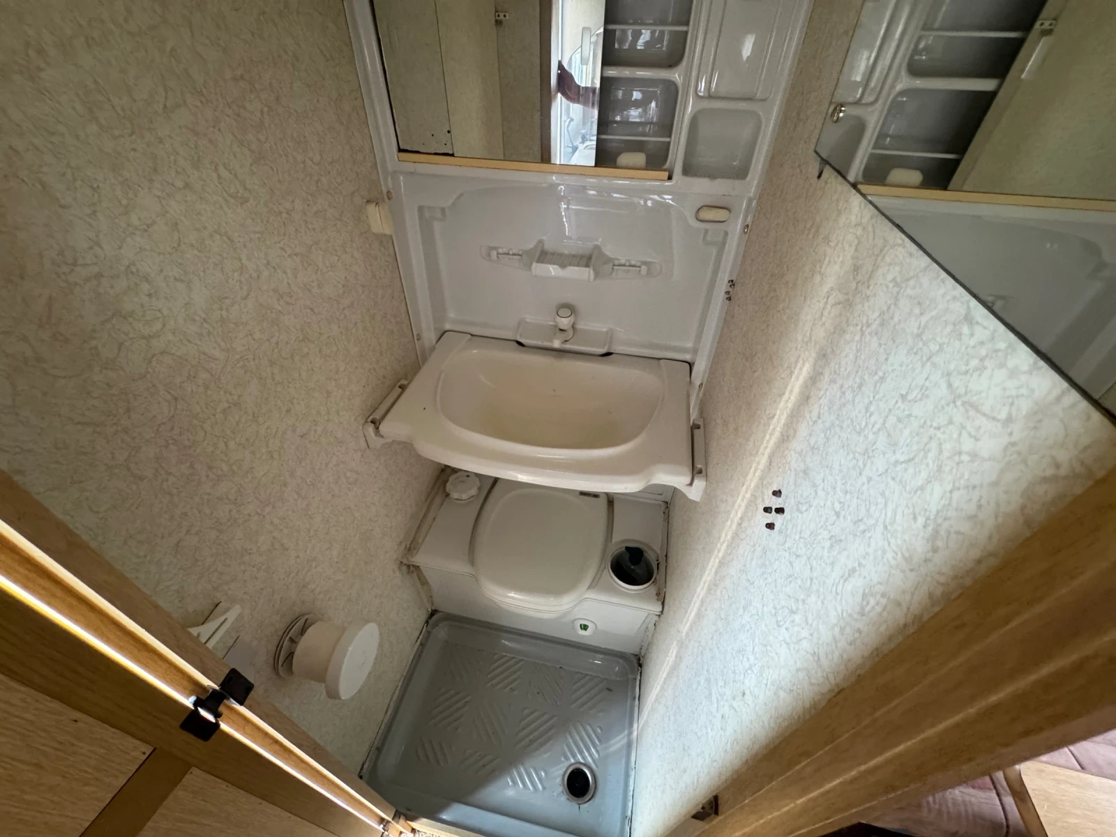 Каравана HYMER / ERIBA, снимка 9 - Каравани и кемпери - 55362960