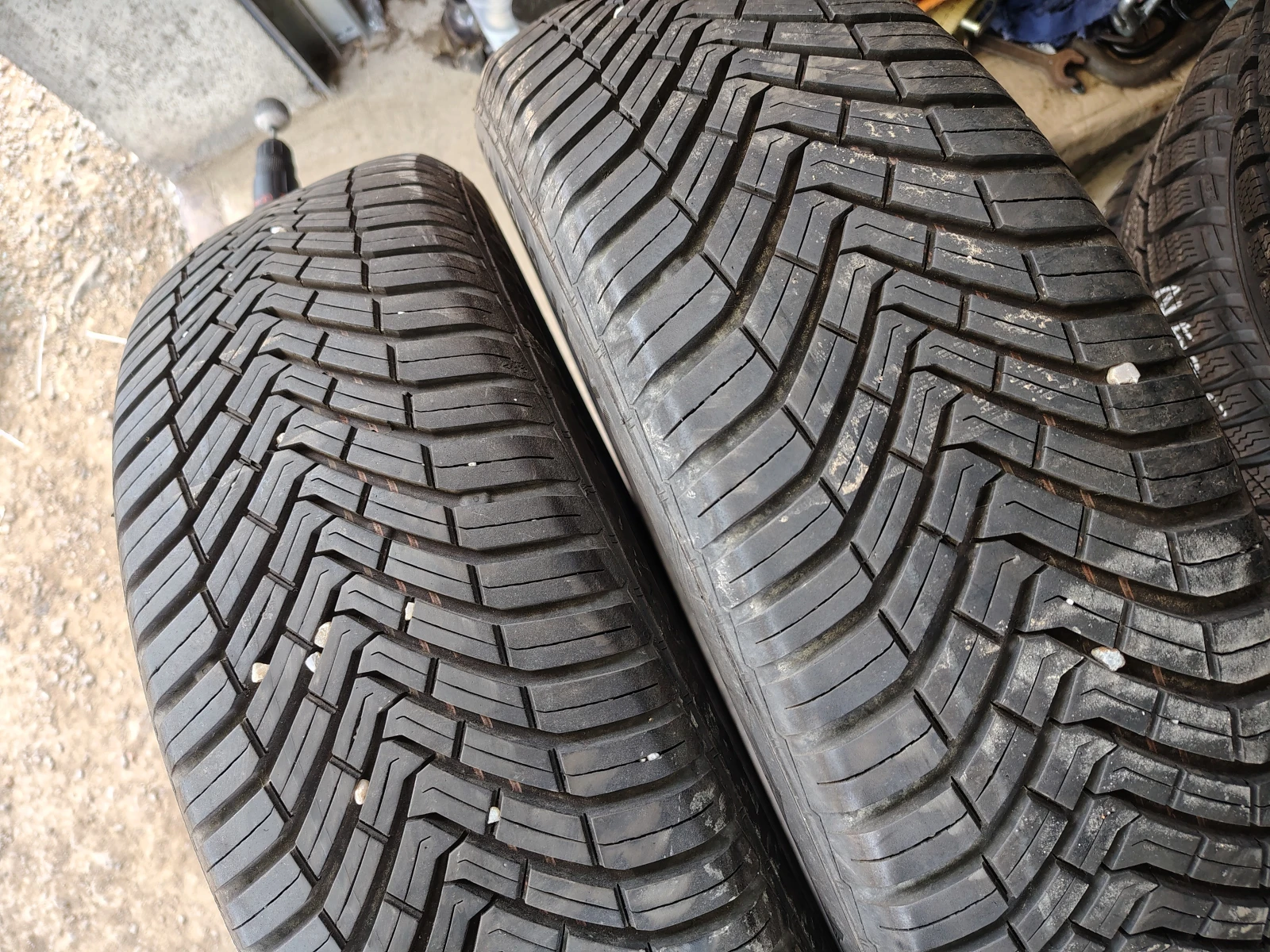 Гуми Всесезонни 195/60R18, снимка 2 - Гуми и джанти - 55843836