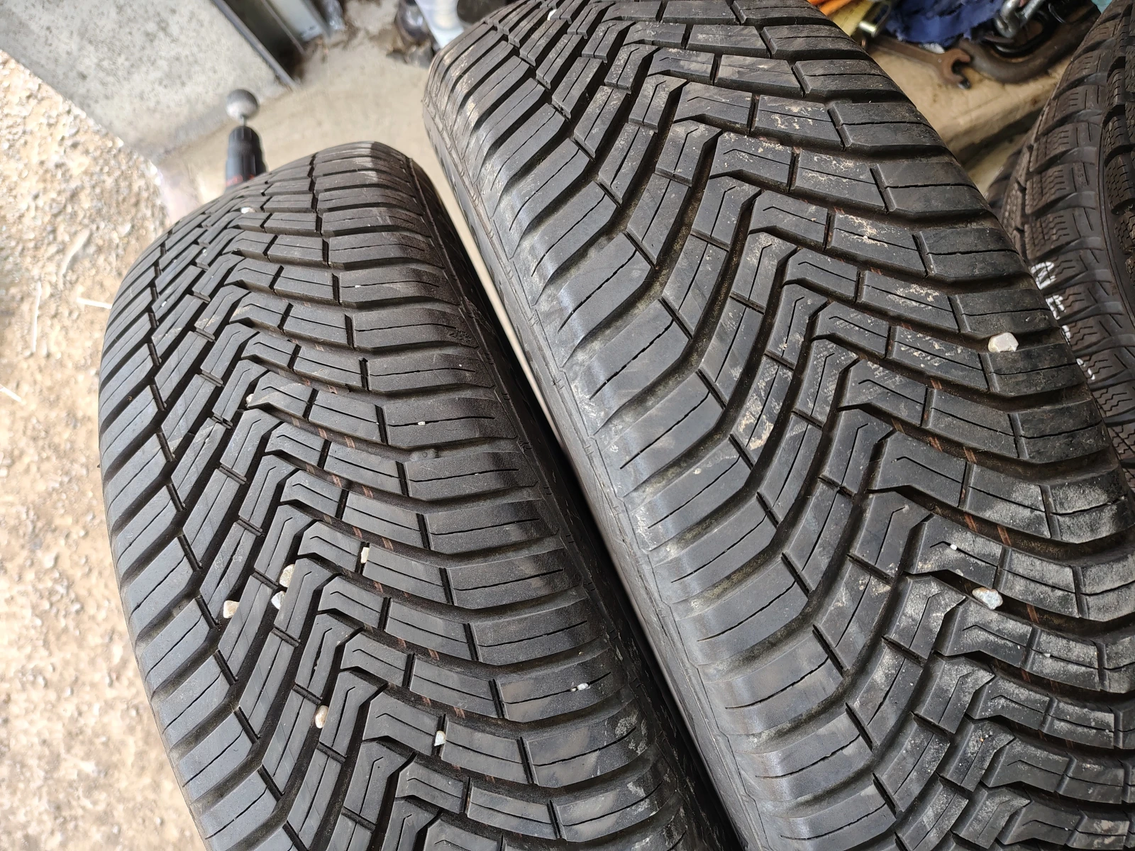 Гуми Всесезонни 195/60R18, снимка 3 - Гуми и джанти - 55843836