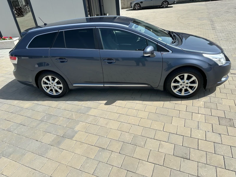 Toyota Avensis 2.0 i Бензин, снимка 4 - Автомобили и джипове - 46898658