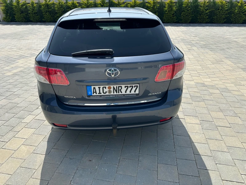 Toyota Avensis 2.0 i Бензин, снимка 11 - Автомобили и джипове - 46898658