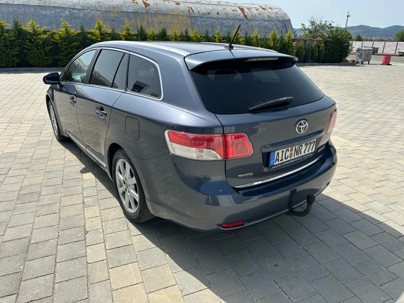 Toyota Avensis 2.0 i Бензин, снимка 6 - Автомобили и джипове - 46898658