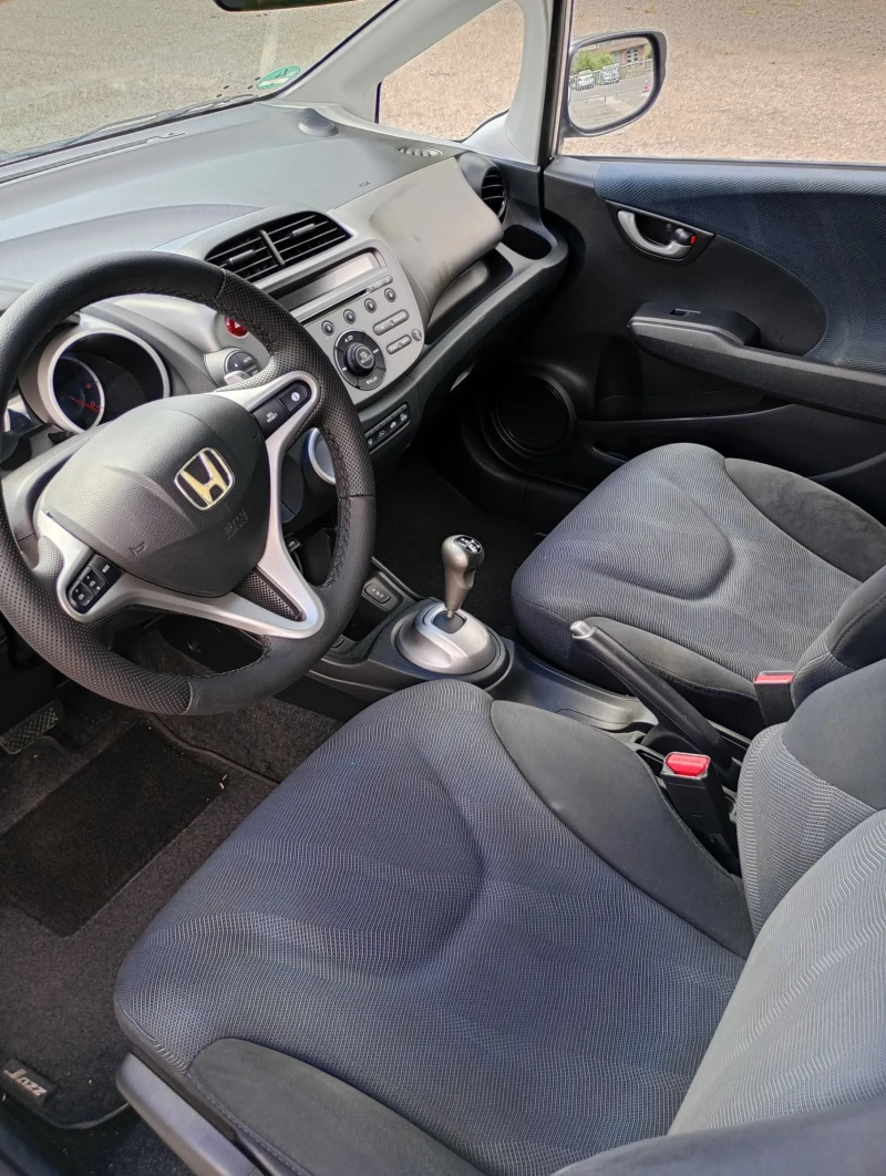 Honda Jazz 1.4i Автоматик, снимка 9 - Автомобили и джипове - 47633802