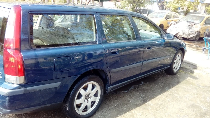 Volvo V70 2.4 d 5, снимка 7 - Автомобили и джипове - 48168420