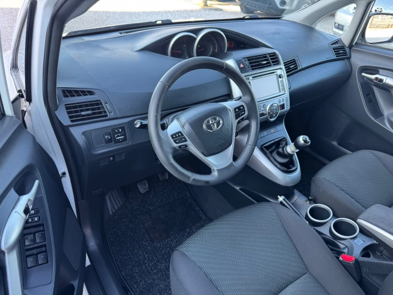 Toyota Verso 2.0D4D* 126ks* KEYLESS* 6sk* KAMERA* 7m* NAVI* KAT, снимка 16 - Автомобили и джипове - 48907003