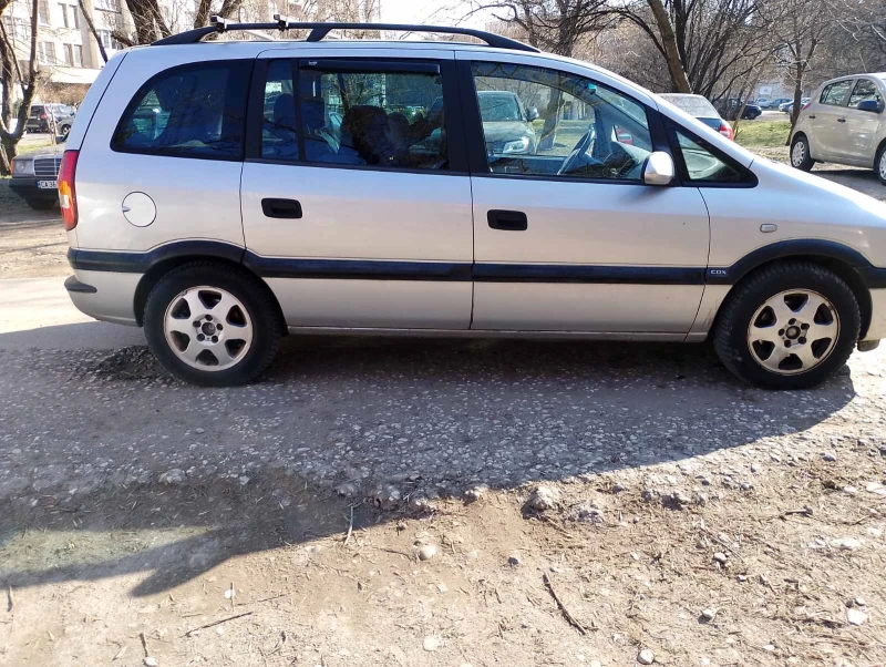 Opel Zafira, снимка 1 - Автомобили и джипове - 48983928