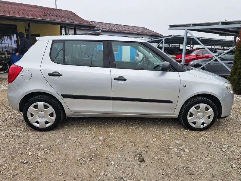 Skoda Fabia 1.2 КЛИМАТИК РЕАЛНИ КИЛОМЕТРИ, снимка 6 - Автомобили и джипове - 49345430