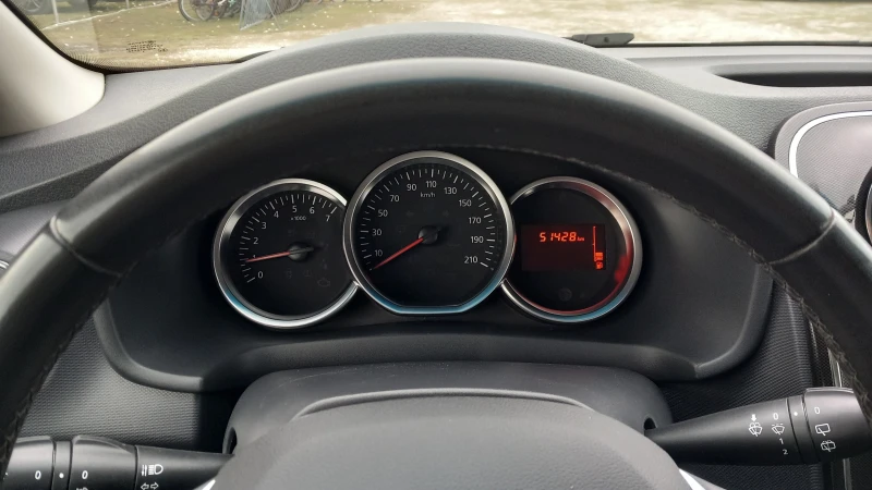 Dacia Sandero 1.0i - 51000км!!!КЛИМАТИК/АВТОПИЛОТ/ПАРКТРОНИК/, снимка 11 - Автомобили и джипове - 49499369