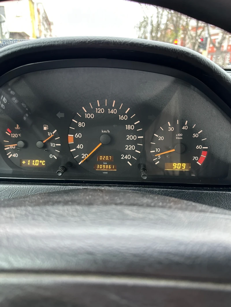 Mercedes-Benz C 180, снимка 14 - Автомобили и джипове - 50610149