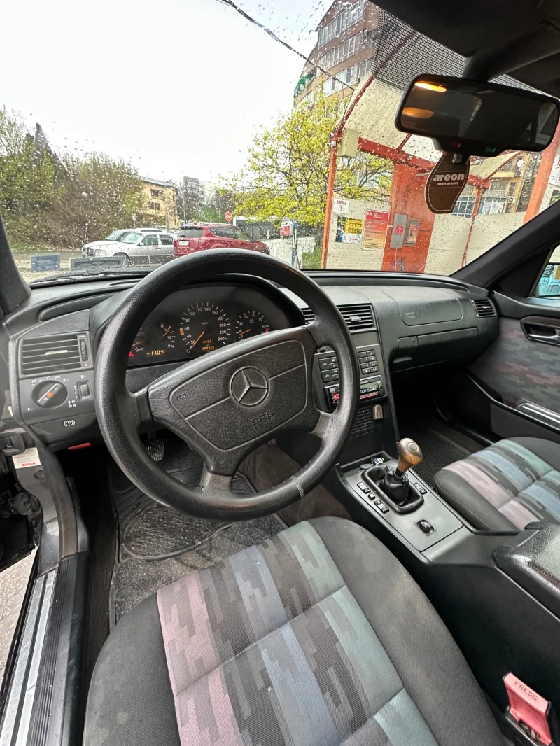 Mercedes-Benz C 180, снимка 9 - Автомобили и джипове - 50610149