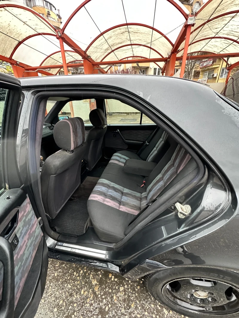 Mercedes-Benz C 180, снимка 12 - Автомобили и джипове - 50610149