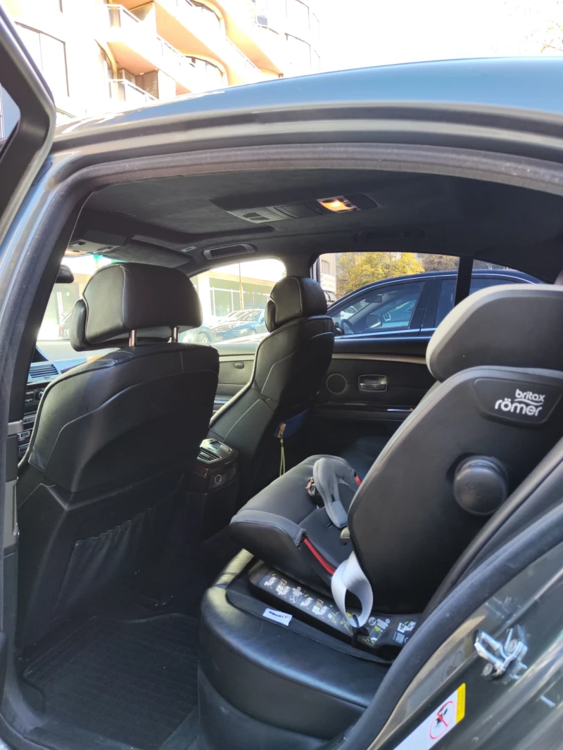 BMW 730 Alcantara/Soft Close/PDC/Keyless go/, снимка 7 - Автомобили и джипове - 52226120