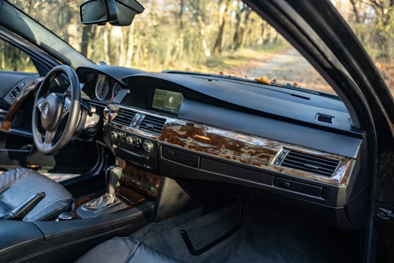 BMW 530 Bmw e60 525d 2006г / ТОП!, снимка 8 - Автомобили и джипове - 52447602