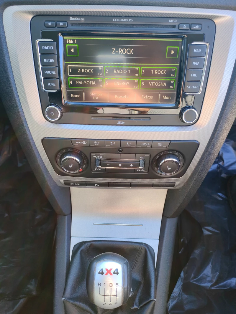 Skoda Octavia Elegance, 4x4 , 140hp, снимка 8 - Автомобили и джипове - 52675220