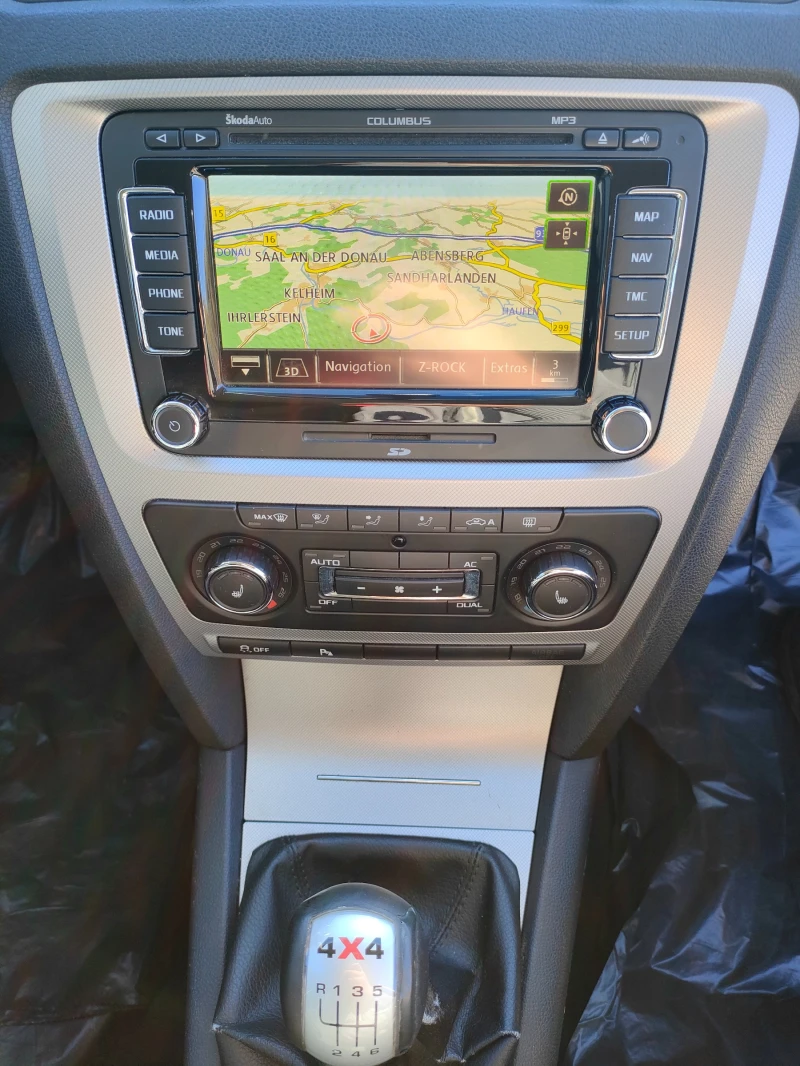 Skoda Octavia Elegance, 4x4 , 140hp, снимка 11 - Автомобили и джипове - 52675220