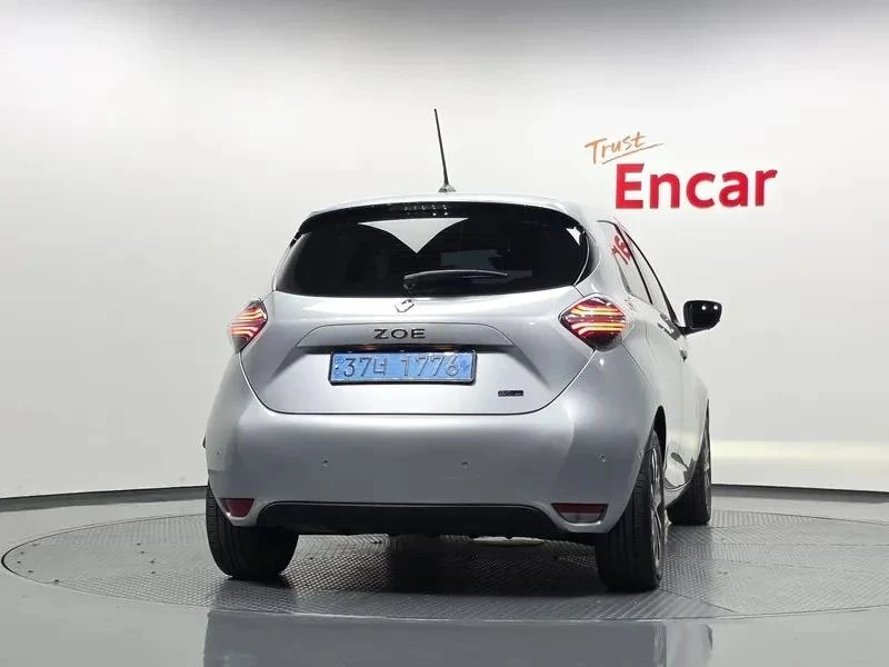 Renault Zoe, снимка 4 - Автомобили и джипове - 56688193