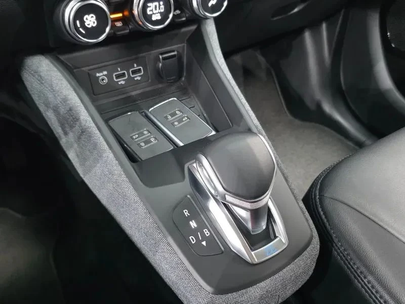 Renault Zoe, снимка 9 - Автомобили и джипове - 56688193