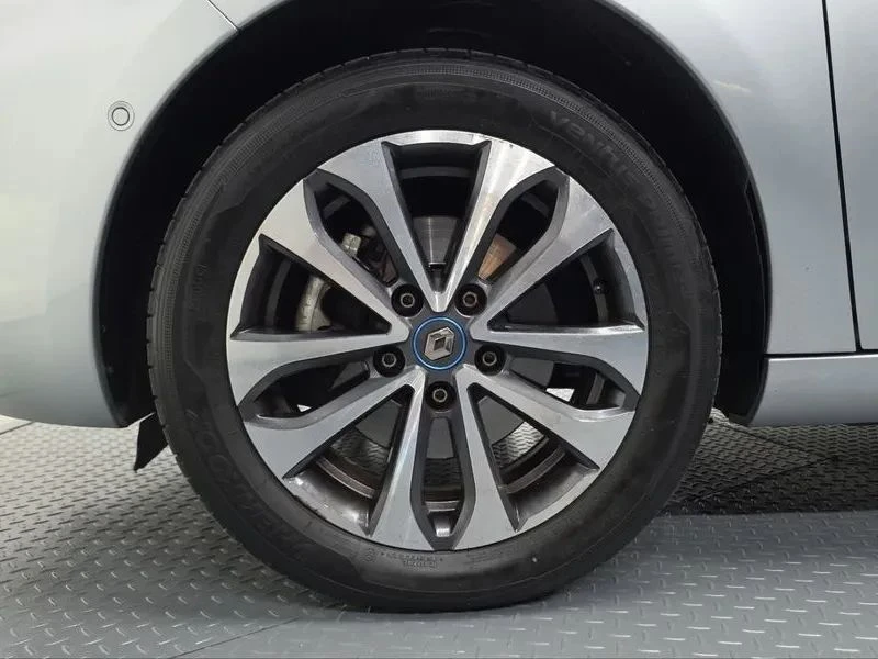 Renault Zoe, снимка 5 - Автомобили и джипове - 56688193