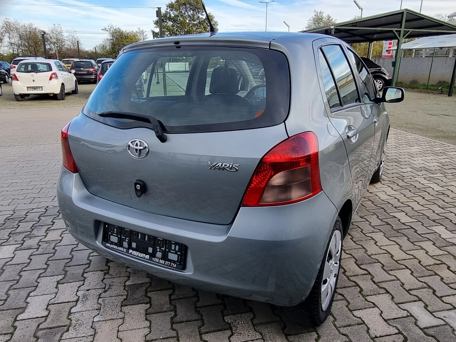 Toyota Yaris 1.0 бензин 69к.с. - изображение 8