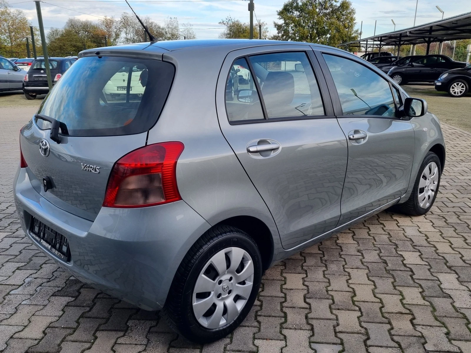 Toyota Yaris 1.0 бензин 69к.с. - изображение 7