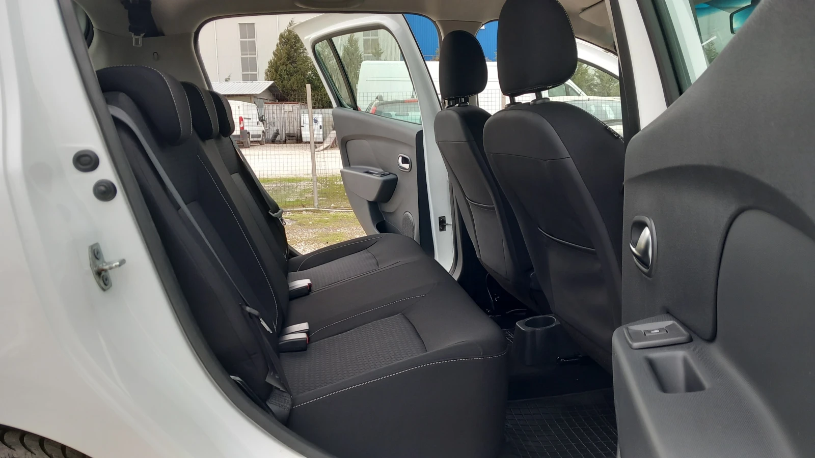 Dacia Sandero 1.0i - 51000км!!!КЛИМАТИК/АВТОПИЛОТ/ПАРКТРОНИК/ | Mobile.bg — изображение 14