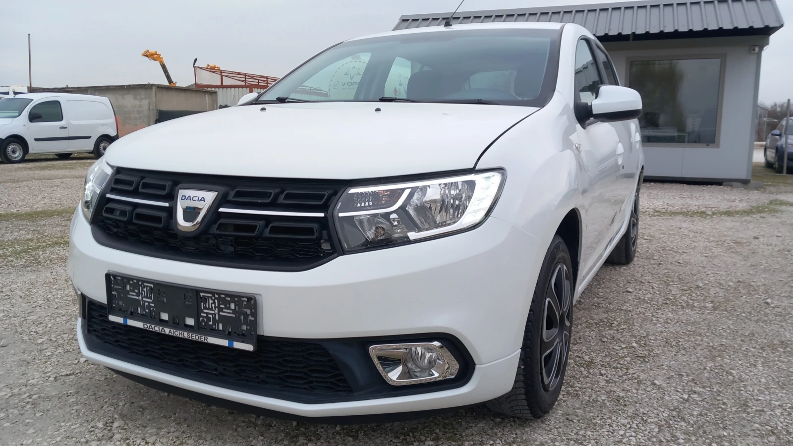 Dacia Sandero 1.0i - 51000км!!!КЛИМАТИК/АВТОПИЛОТ/ПАРКТРОНИК/ | Mobile.bg — изображение 1