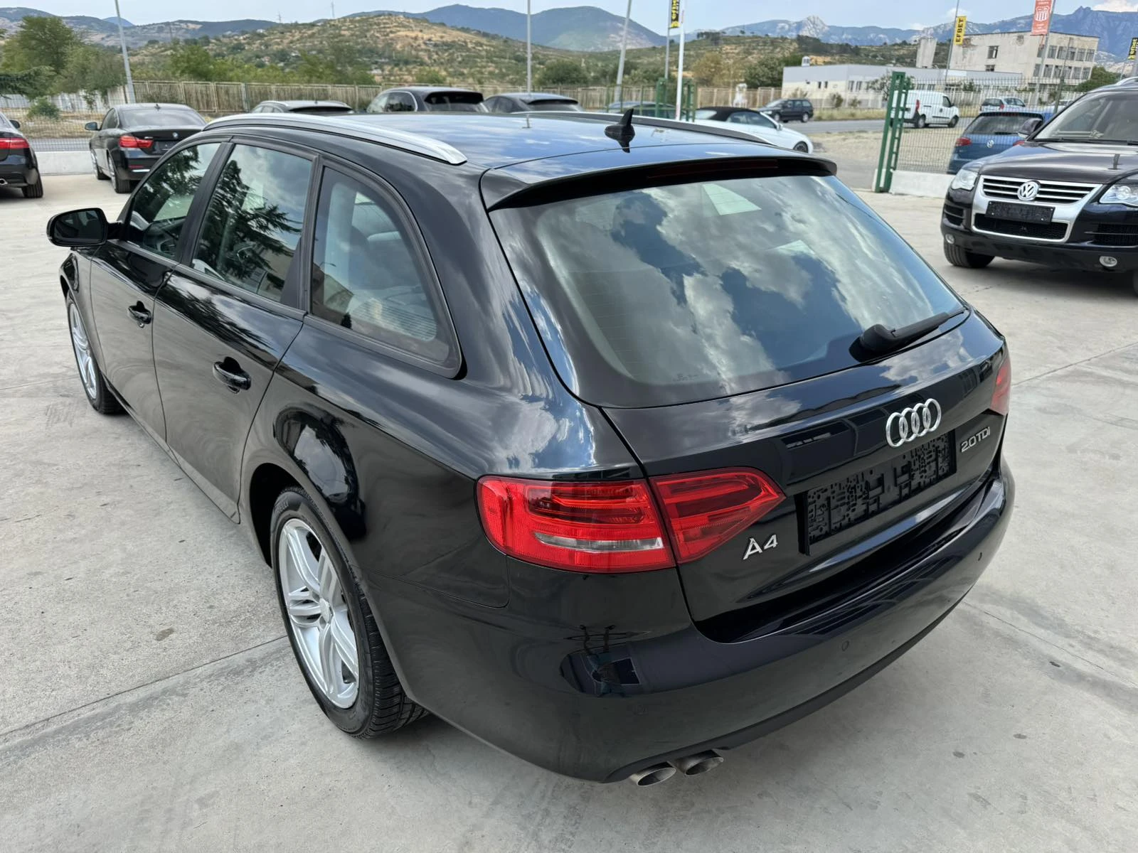 Audi A4 2.0* 143ps* Автомат* НАВИ* Парктроник*  - изображение 2