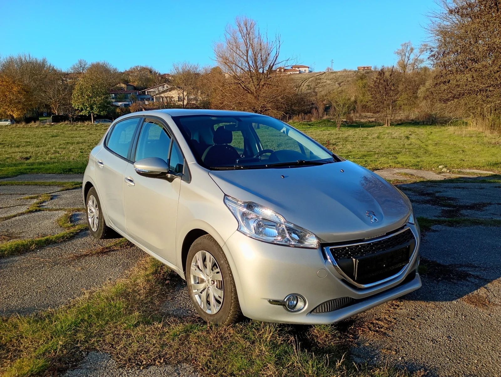 Peugeot 208 1, 4HDI/70кс - изображение 2