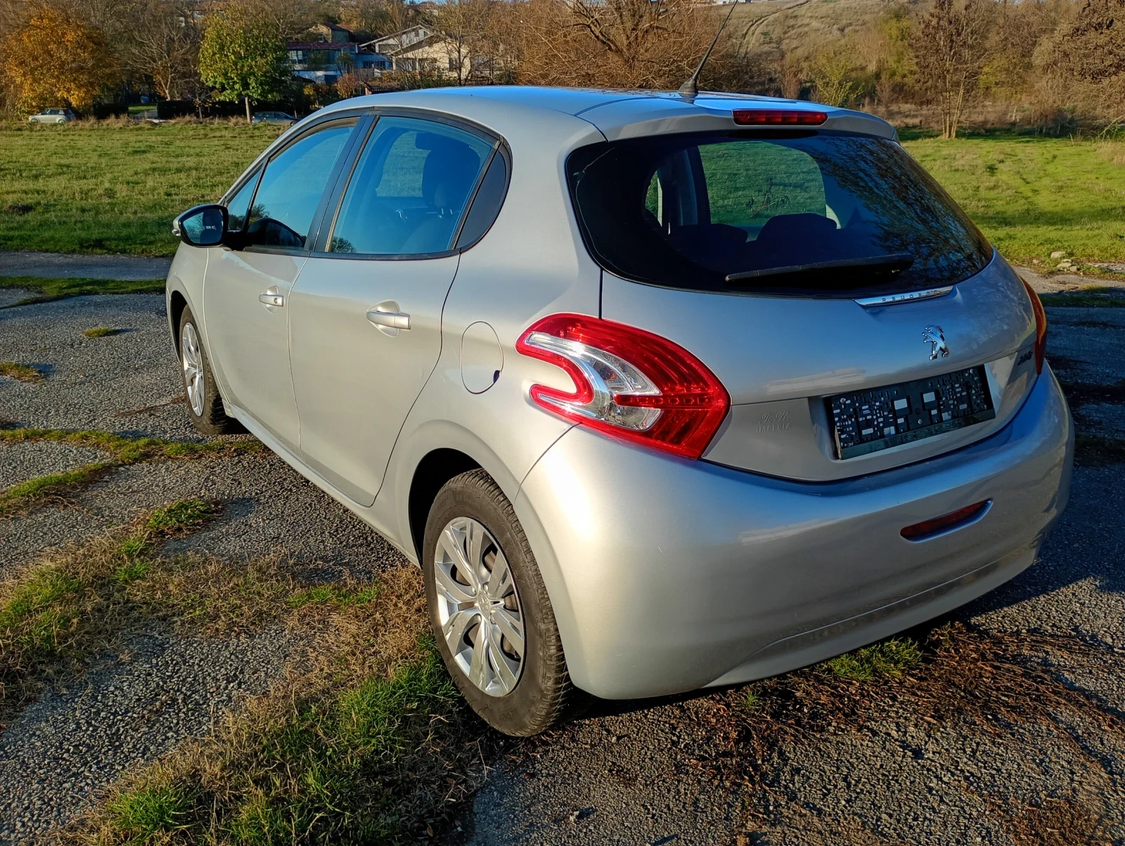 Peugeot 208 1, 4HDI/70кс - изображение 5