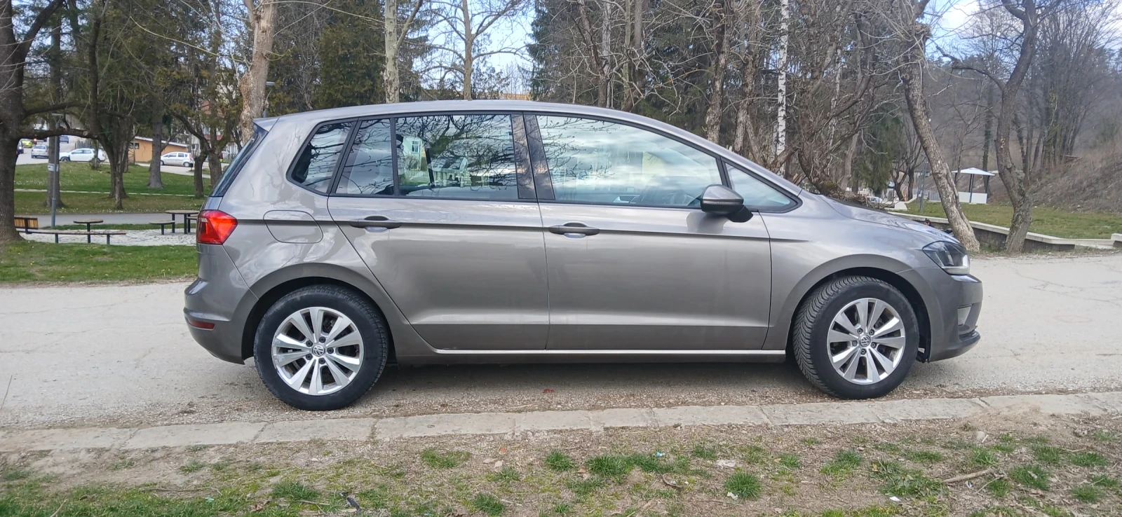 VW Golf 1.6TDi Sportvan, снимка 6 - Автомобили и джипове - 53893882