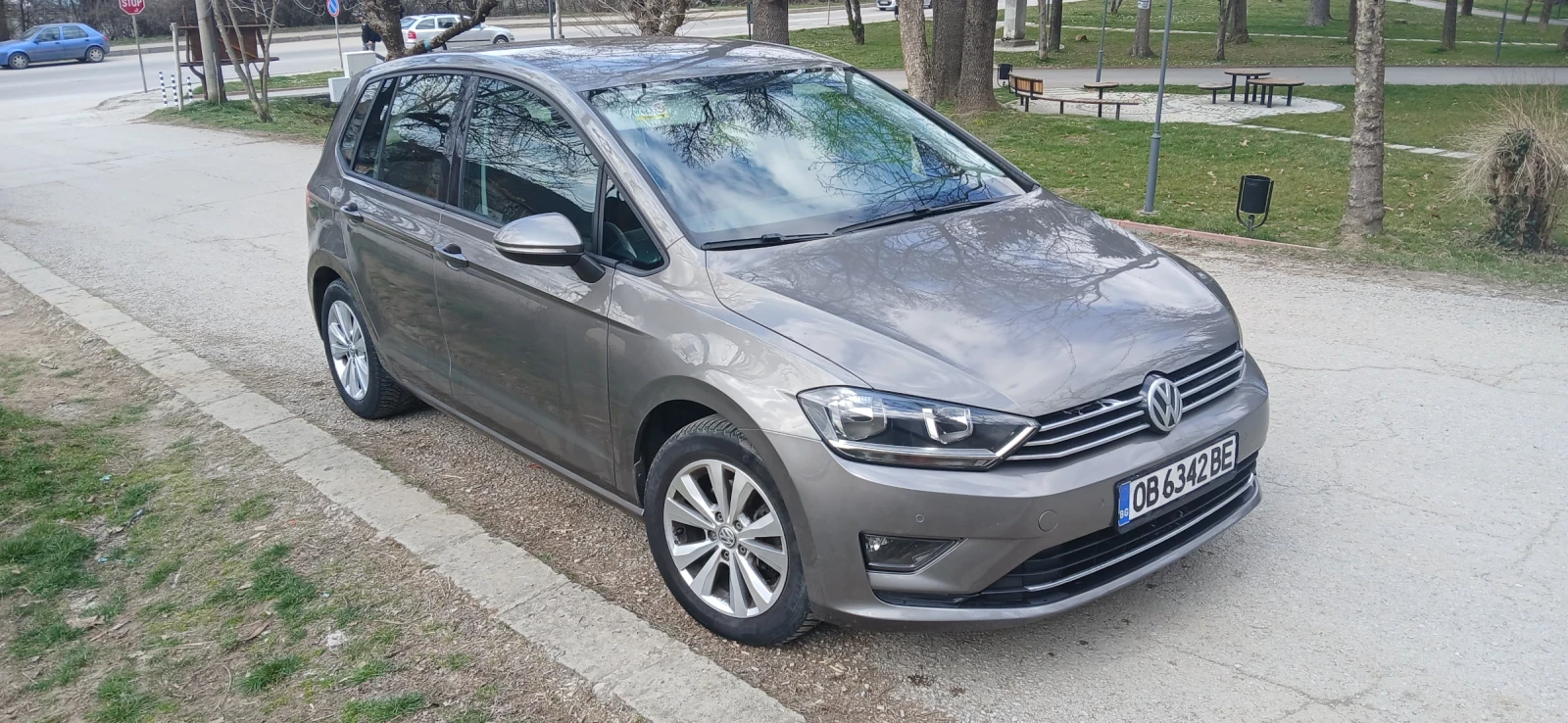 VW Golf 1.6TDi Sportvan, снимка 5 - Автомобили и джипове - 53893882